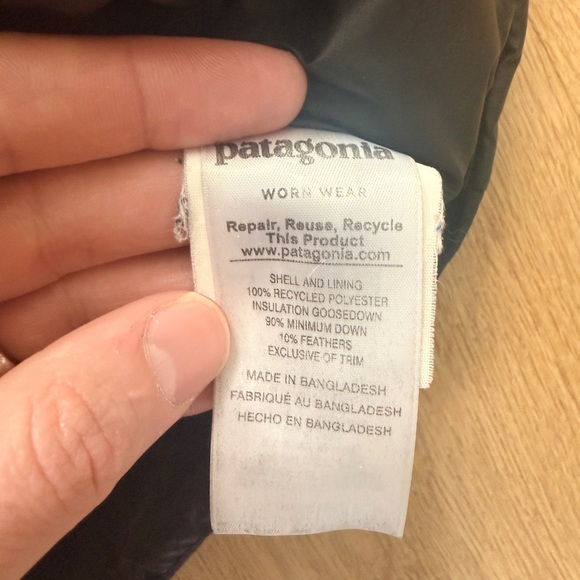 Patagonia Men’s Down Sweater Hoody in Black - Hooded Puffer Jacket size Medium - Picture 12 of 12